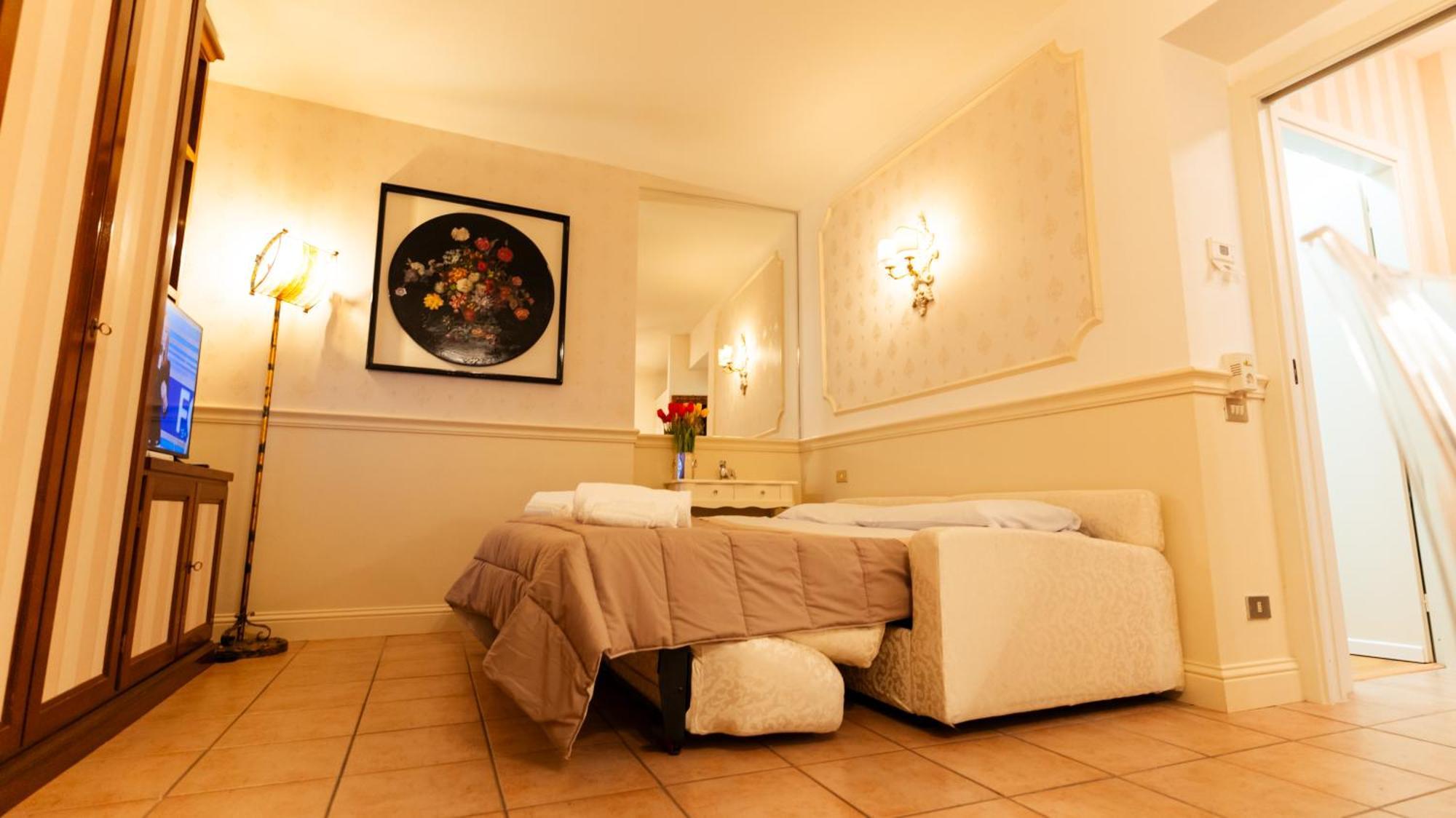 New Cozy Apartment - City Centre Lecco Exterior photo