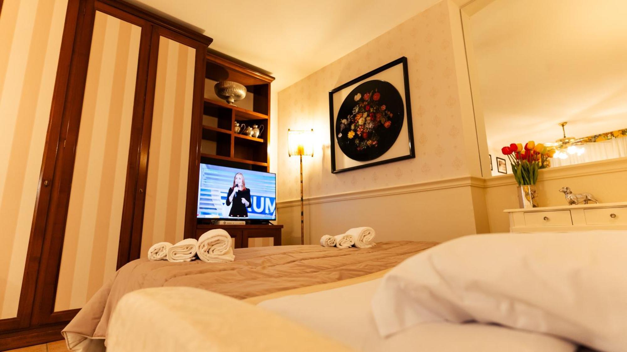 New Cozy Apartment - City Centre Lecco Exterior photo
