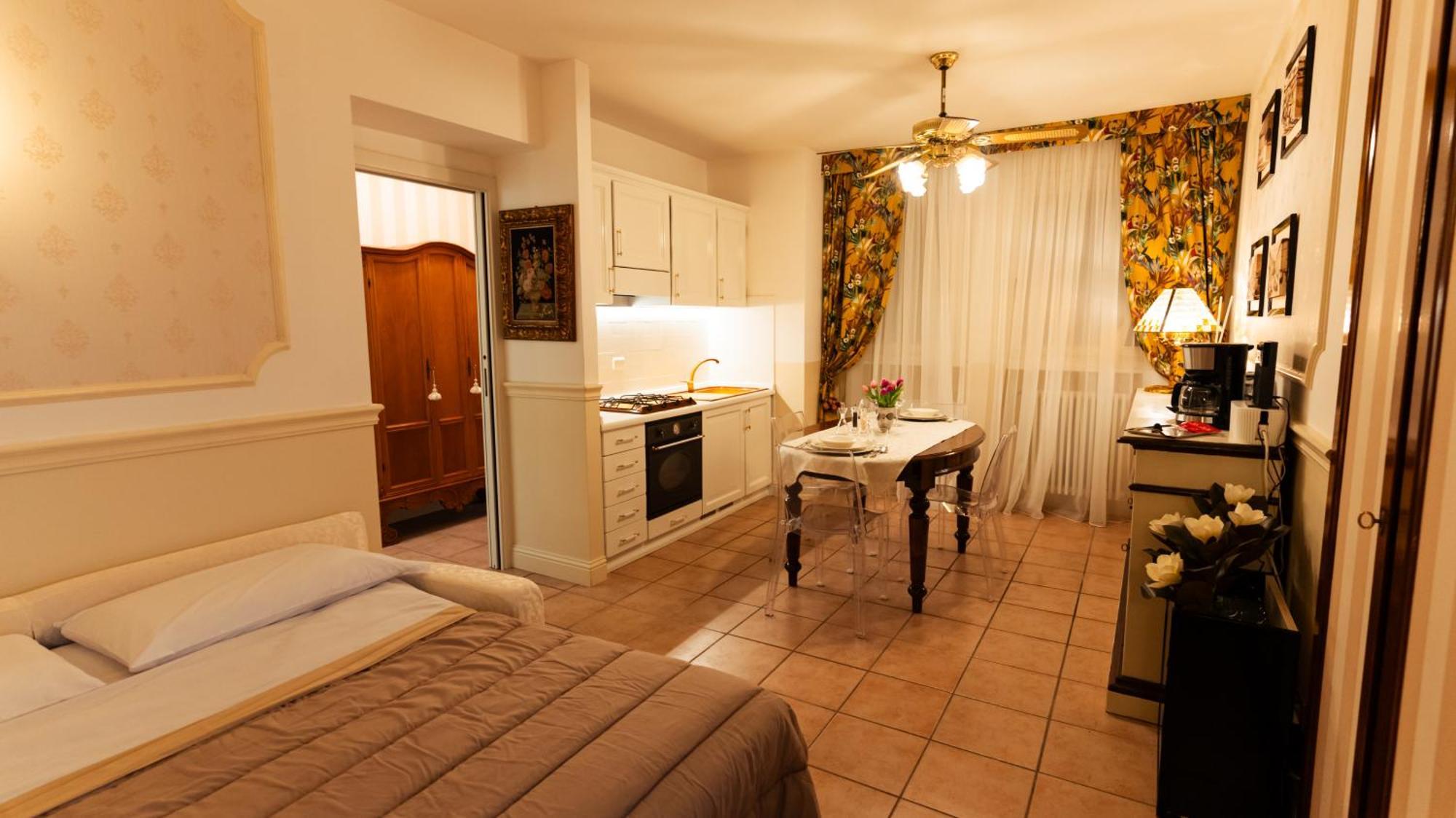 New Cozy Apartment - City Centre Lecco Exterior photo
