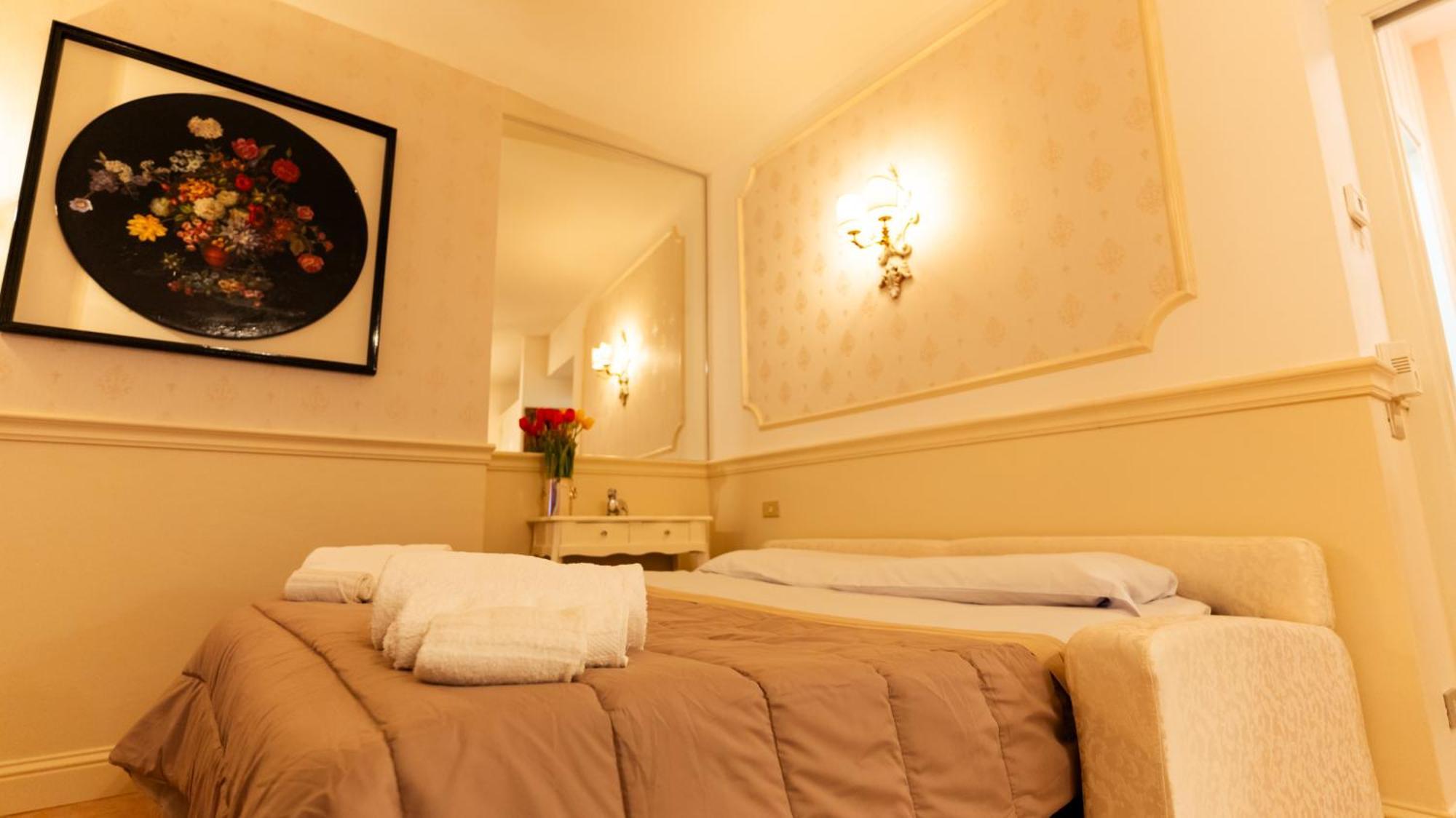 New Cozy Apartment - City Centre Lecco Exterior photo