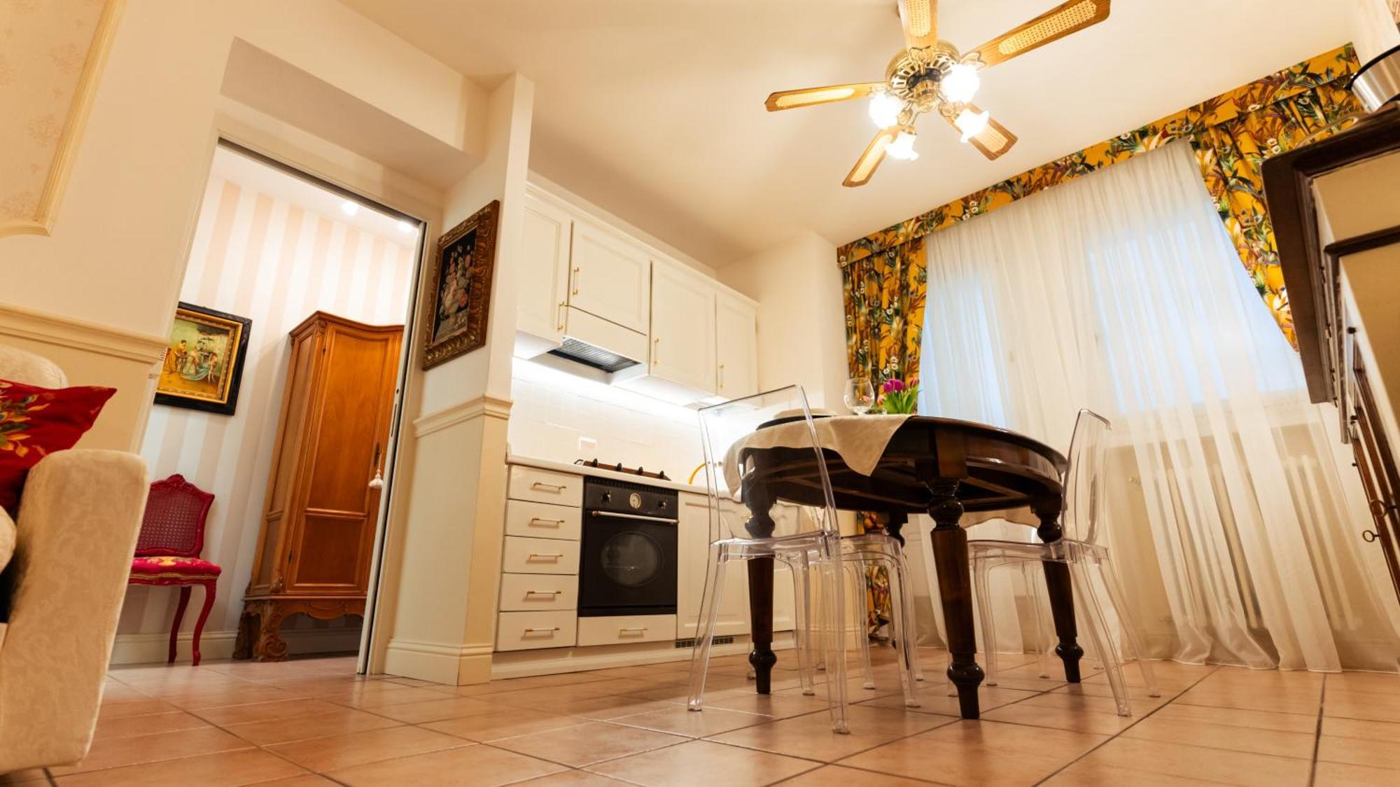 New Cozy Apartment - City Centre Lecco Exterior photo