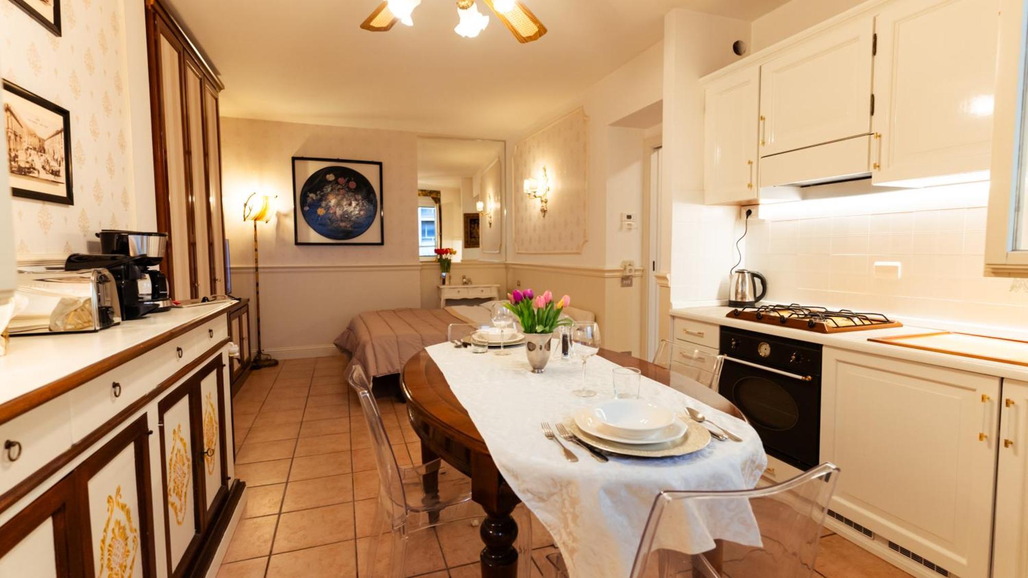 New Cozy Apartment - City Centre Lecco Exterior photo