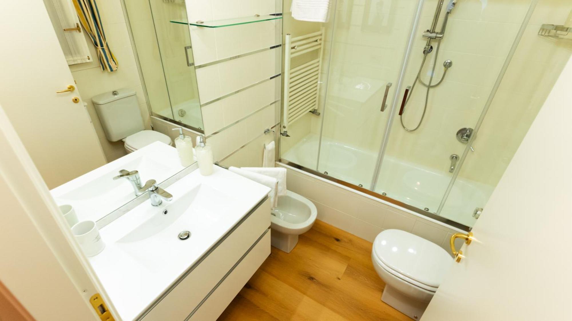 New Cozy Apartment - City Centre Lecco Exterior photo
